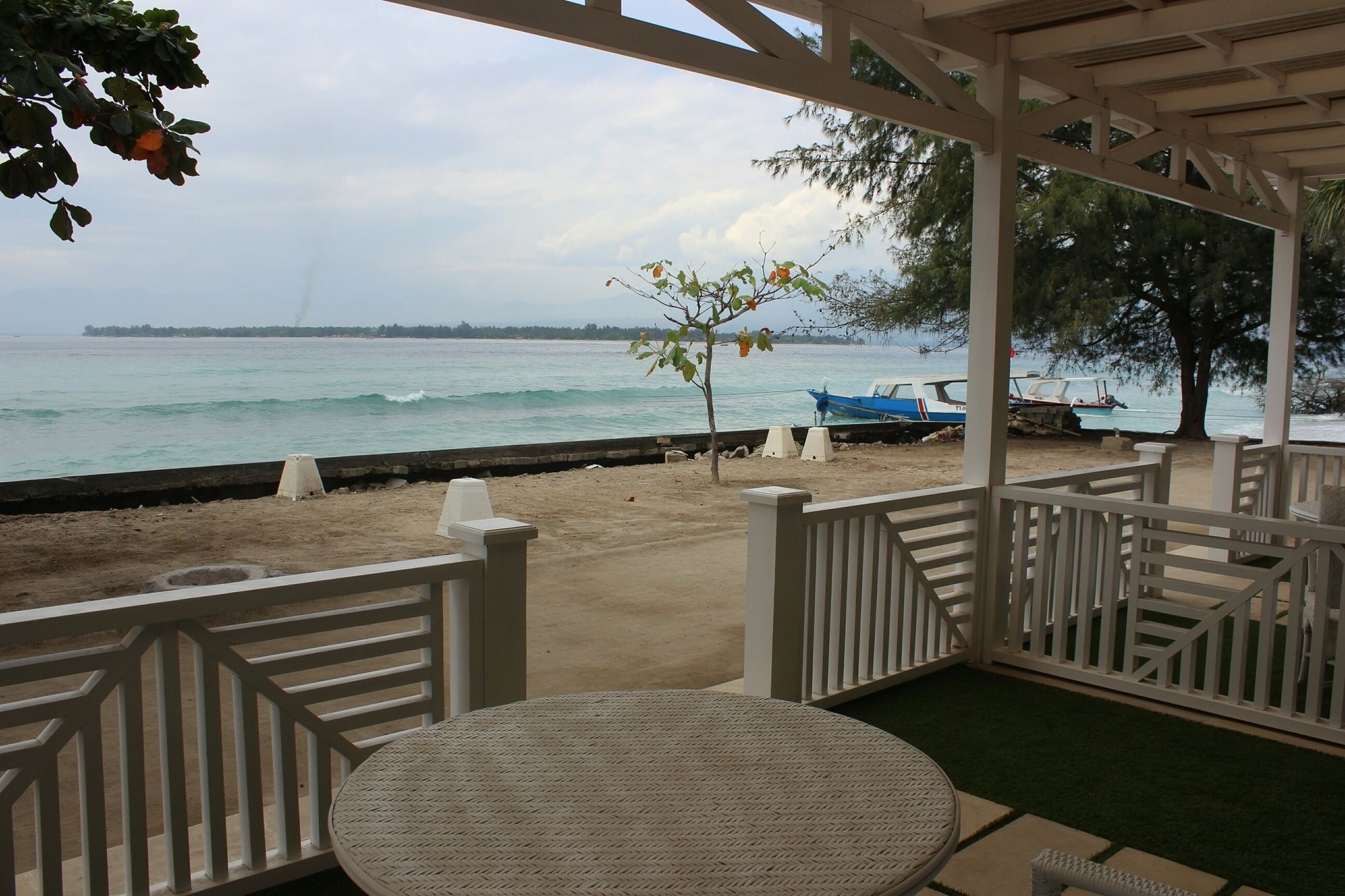 Gili Meno Mojo Beach Resort Kültér fotó